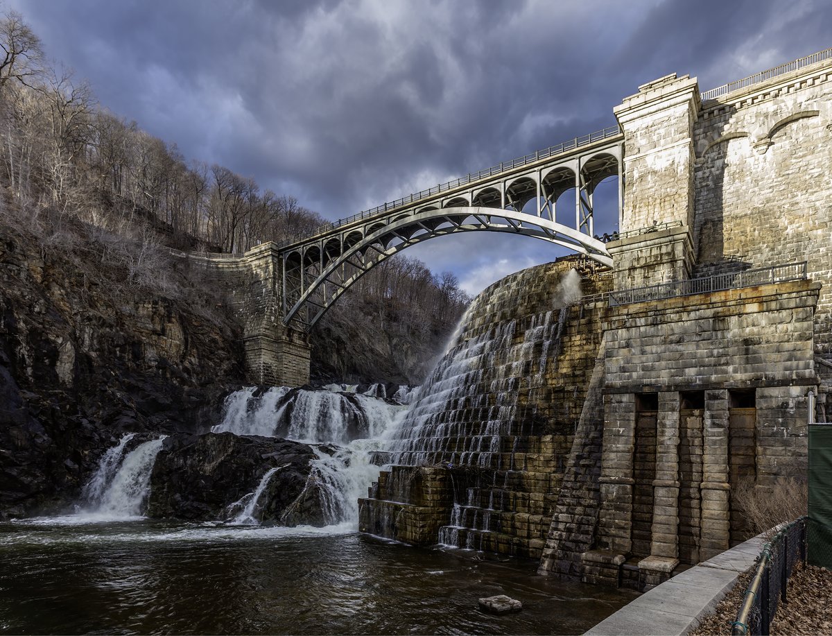 New Croton Dam full view (HAER survey photograph, National Archives). At 297 feet, it was the world's tallest masonry dam at completion.